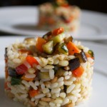 Insalata di riso, farro e orzo con verdure croccanti