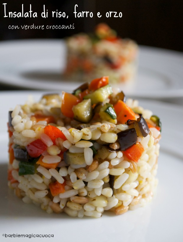 Insalata di riso, farro e orzo con verdure croccanti