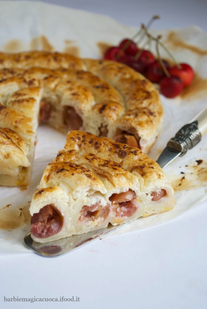 spirale di sfoglia alle ciliegie
