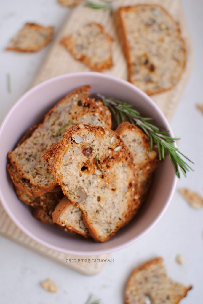 cracker_integrali_con_semi_noci_uvetta